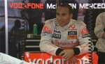 Lewis Hamilton in der Garage